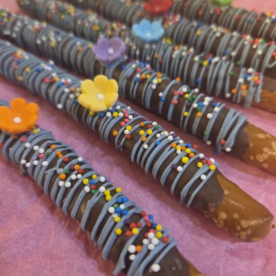 Chocolate Covered Pretzel Rods