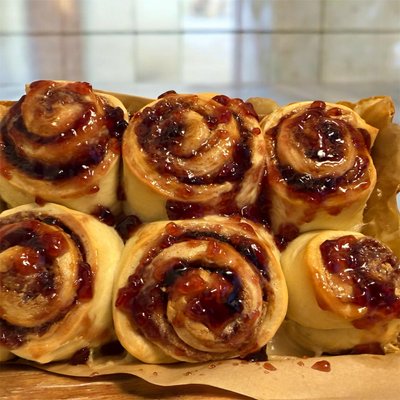 Six Peanut Butter & Jelly Cinnamon Rolls 