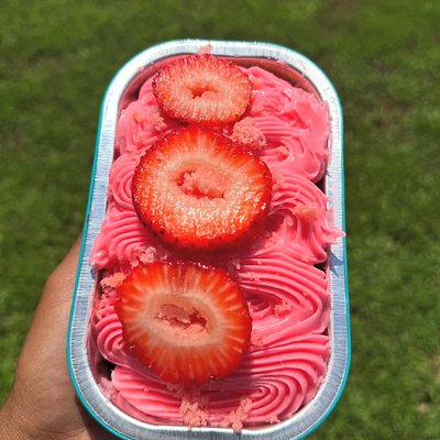 Strawberry Mini Cake- Medium 