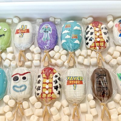 Custom Cakesicles 