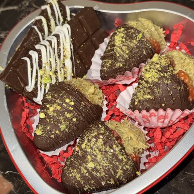 Stuffed Knafeh dipped strawberry Bundle