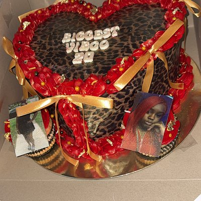 10in💋Sweetie Heart Cake