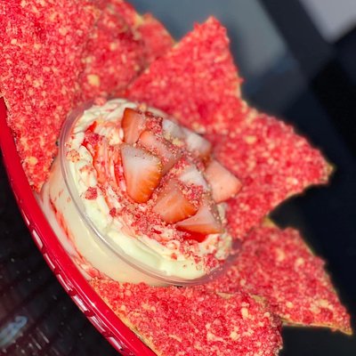 Strawberry Crunch Nachos 🩷☀️