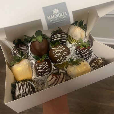 Chocolate Covered Strawberries (12 Count)