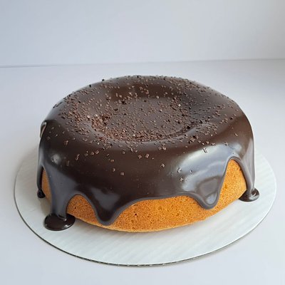 The Classic                                                                                                                                                                                                                                                                                                                                                                                                                                                                                                                                                                         Vanilla Cake With Brigadeiro                                                                                                                                                   