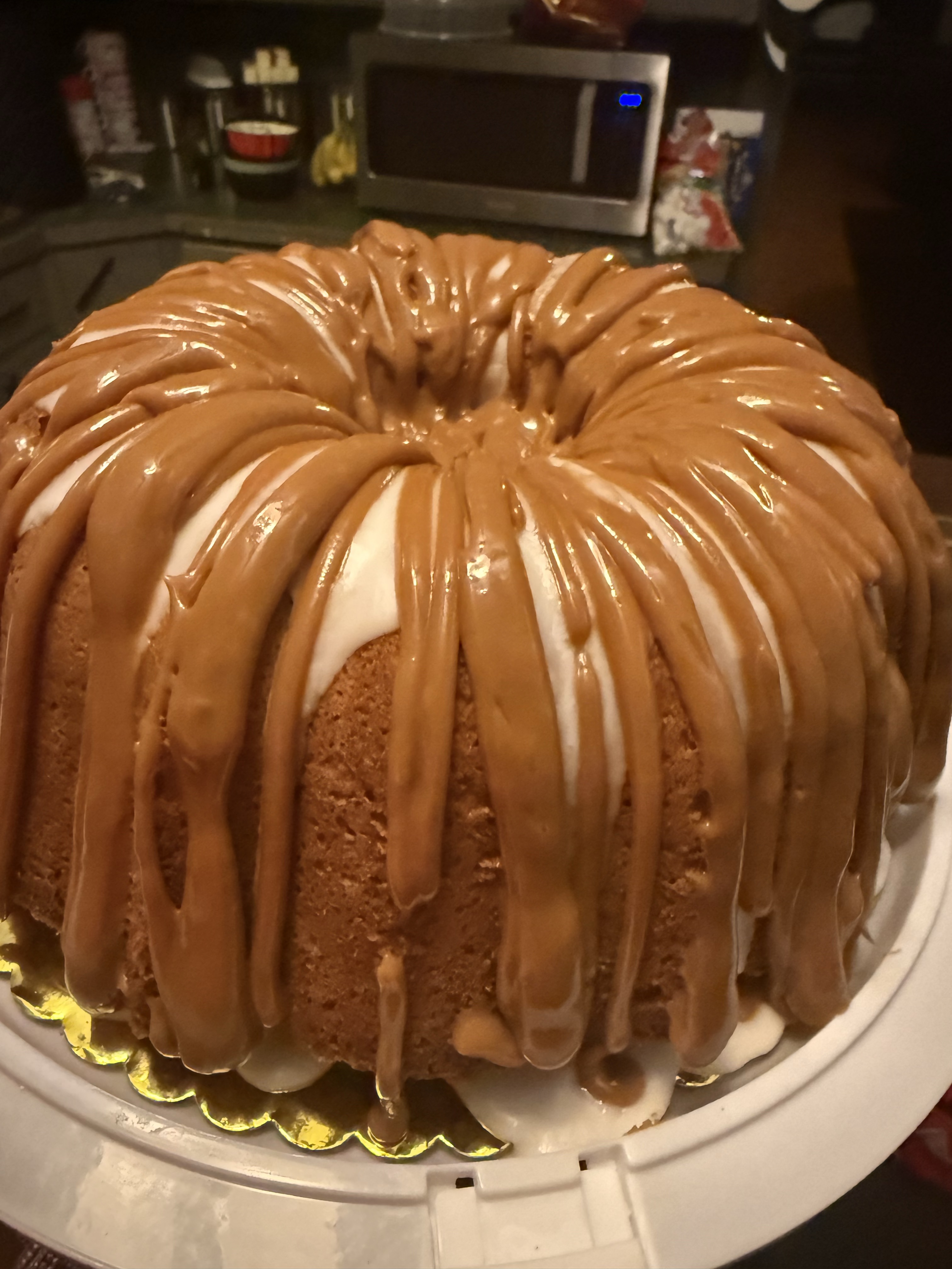 7 Up Pound Cake With Caramel and a  Vanilla  glaze