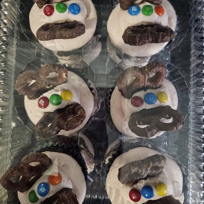 6 Chocolate Cupcakes Butterfly 