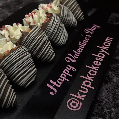 Chocolate dipped Cheesecake Stuffed Strawberries *6ct*