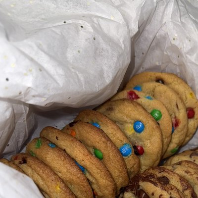 12 M&M Cookies 