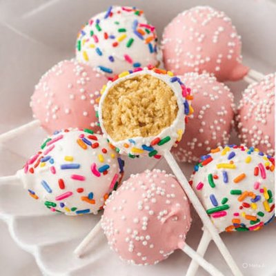 12 Custom Cake Pops 