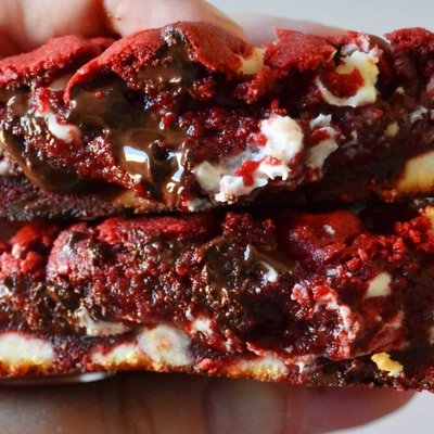 1/4 lb Red Velvet Chocolate Chip Cookies- 6 Pack