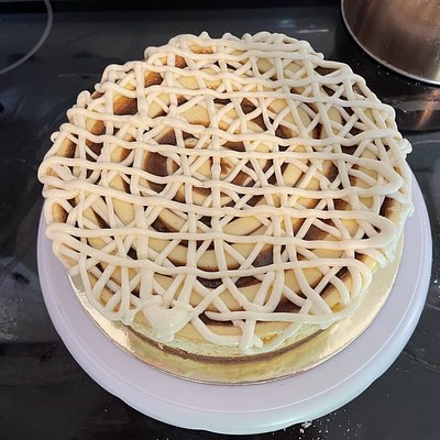 Cinnamon Roll Cheesecake 