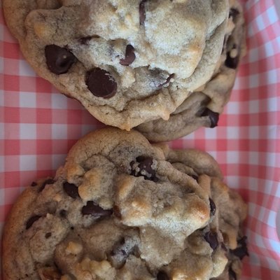 Chocolate Chip w/ Walnut Cookies 