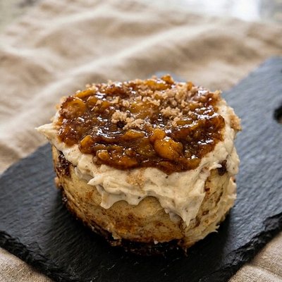 peach cobbler cinnamon roll w/brown butter cream cheese frosting