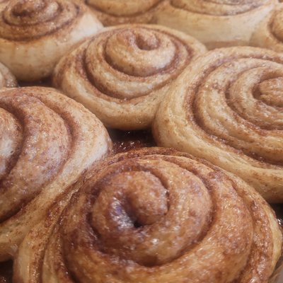 Spiral Of Joy Cinnamon Rolls 4pk