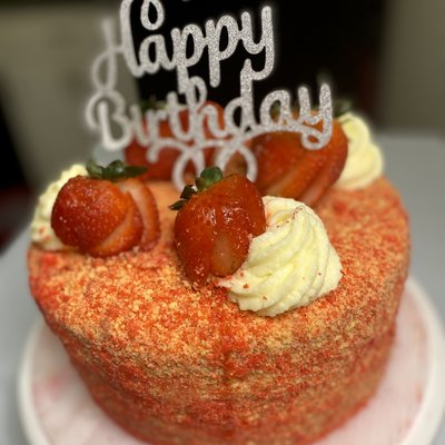 8” Crunch Cake 
