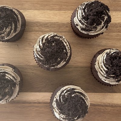 Peanut Butter Cookies & Cream (One Dozen) 