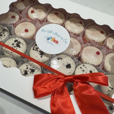 Custom Macaron order (One Dozen Minimum) 