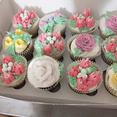 Dozen Cupcakes 