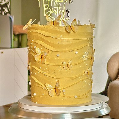 8 Inch Cake 4 Layers Round Or Heart (serves 35-40)