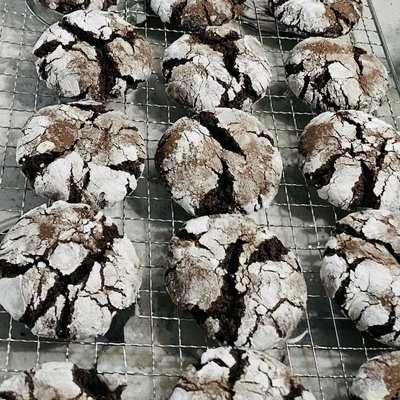 Sourdough Chocolate Crinkle Cookies