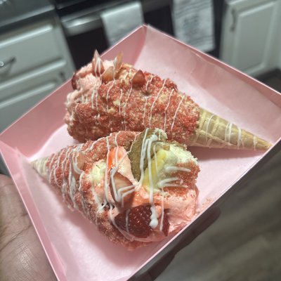 Stuffed strawberry Crunch Cones