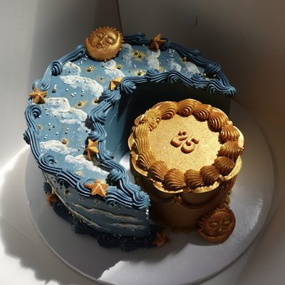Sun & Moon Cake