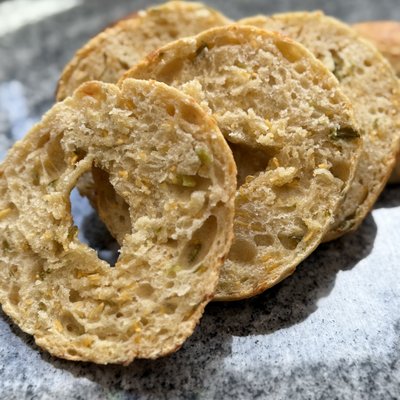 Jalapeño Cheddar Bagels (6 Pack)
