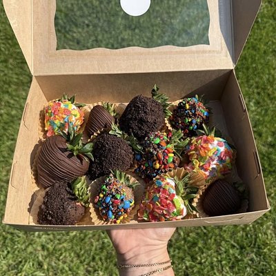 Chocolate Covered Strawberries with Toppings