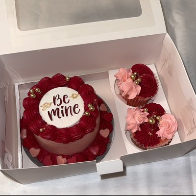Mini Cake +2 Cupcakes