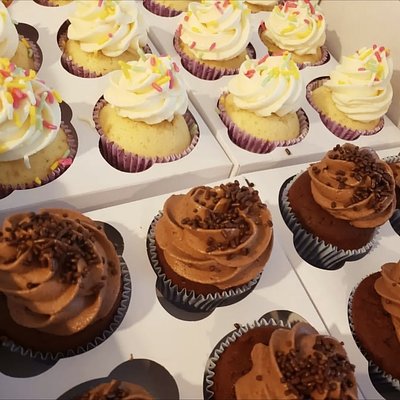 12-Count Gourmet Cupcakes (LOCAL ONLY) 