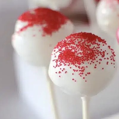 strawberry cake pop 