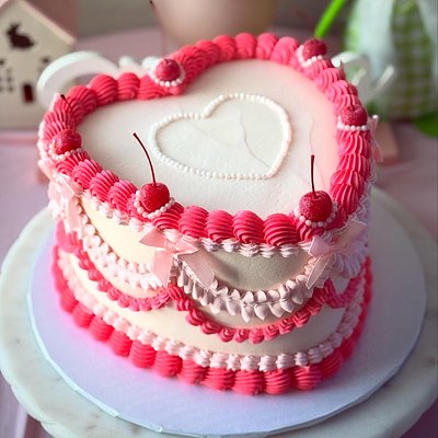 8 Inch 3 Layer Heart Cake (26 Servings)
