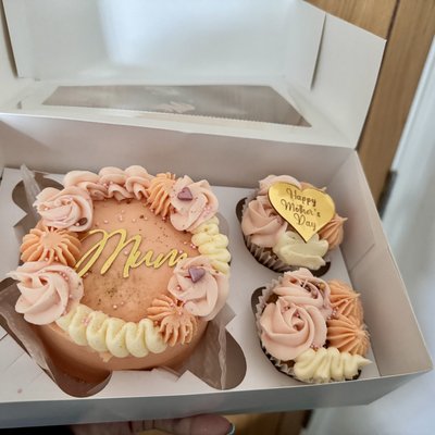 Mini 4” cake & Two cupcakes