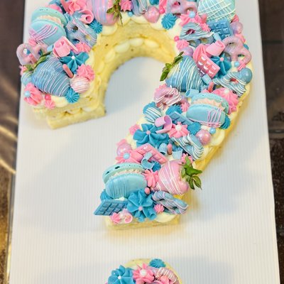 Gender Reveal Cake 