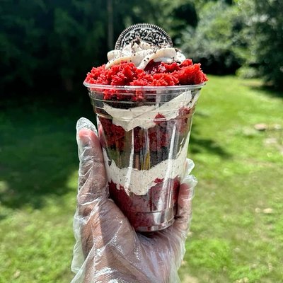 Red Velvet Oreo Cake Cup