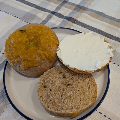 Jalapeno Cheddar Bagels (6)