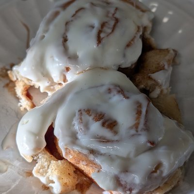 6 Cinnamon Rolls 