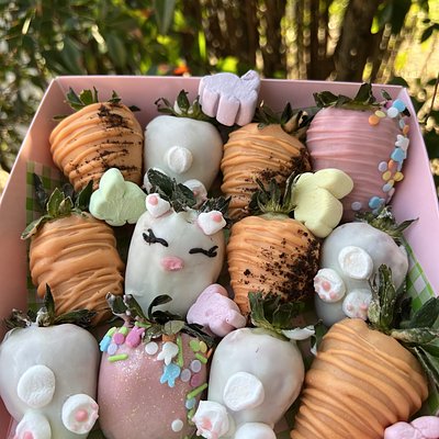 Chocolate Covered Strawberries 12 Count 