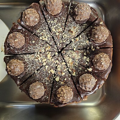 9" CHOCOLATE HAZELNUT
