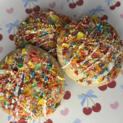 Stuffed Fruity Pebbles Cookie 