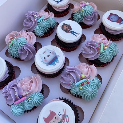 Custom Cupckaes 