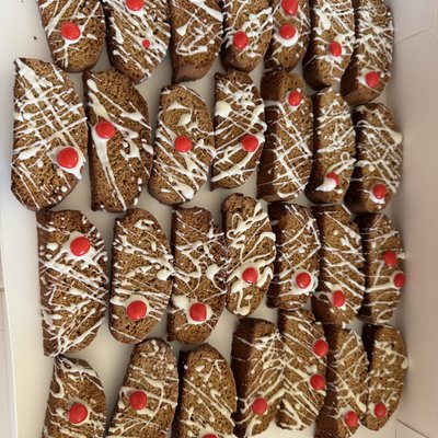 Gingerbread Biscotti With White Chocolate Drizzle Gingerbread biscotti with white chocolate drizzle