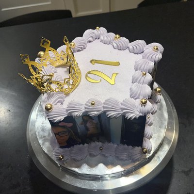 7in 2 Layer Custom Star Cake