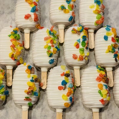 Fruity Pebble Cakesicle 🌈 