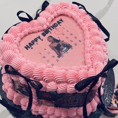 8 Inch Heart /Circle Cake