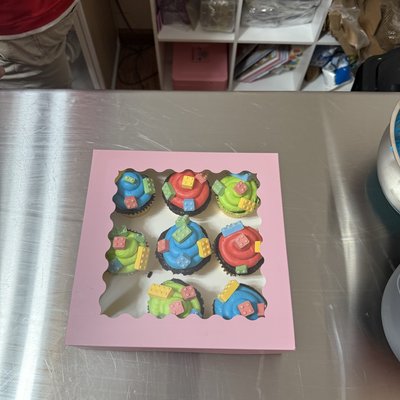 Vanilla & Chocolate Buttercream Frosting LEGO cupcakes 
