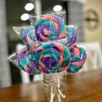 Swirl Sugar Cookie Lollipops