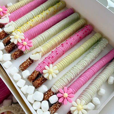 Dipped Pretzels (Minimum 6)