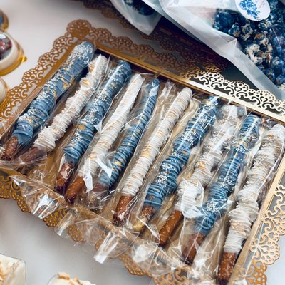 Dipped Pretzels 1/2 Dozen 